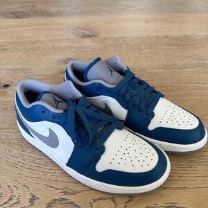 Men’s 7.5 Nike Jordans